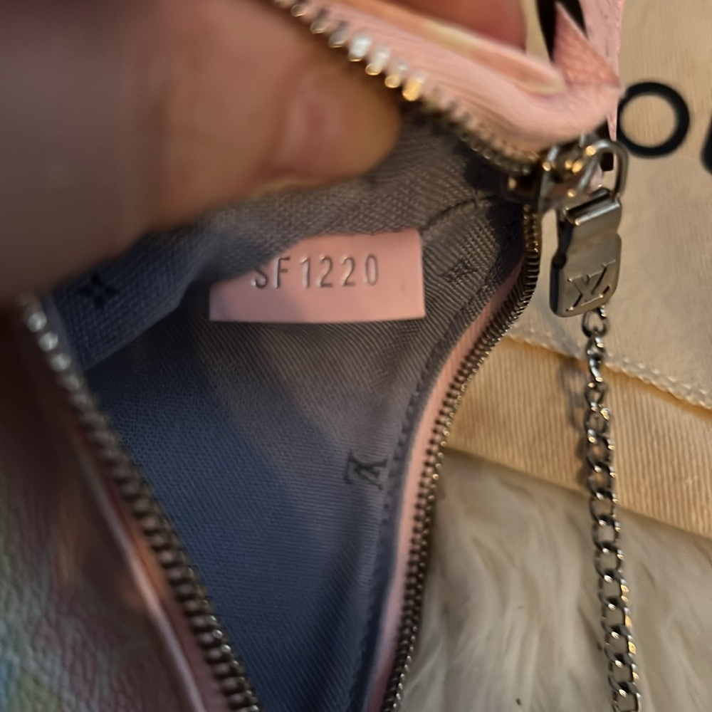 LOUIS VUITTON Escale Mini Pochette Accessoires Pastel Monogram LV - Picture 6 of 9